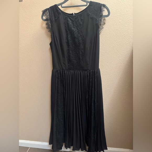 BANANA REPUBLIC Black Sleeveless Lace Pleats Lined Dress SZ 2 LBD Feminine EUC - Picture 5 of 17